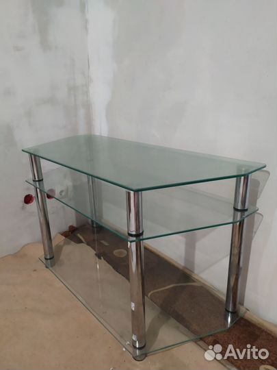 Стеклянный журнальный столик