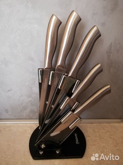 Набор кухонных ножей с подставкой