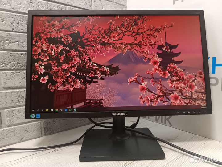 ЖК монитор 21.5