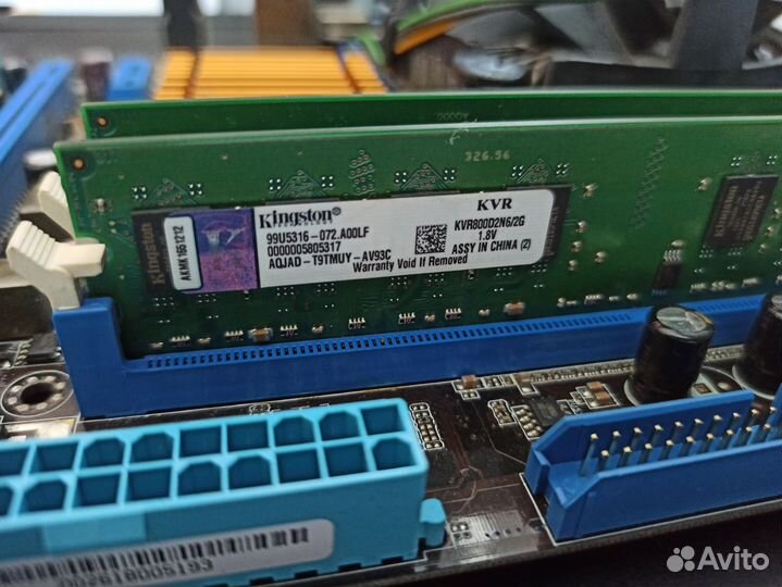 Материнская плата с процессором и памятью