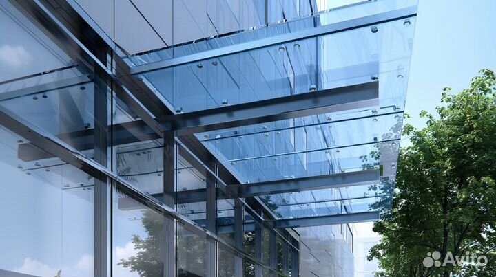 Стеклянный навес над входной дверью