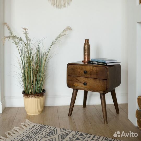 Тумба коричневая прикроватная с ящиками из дерева