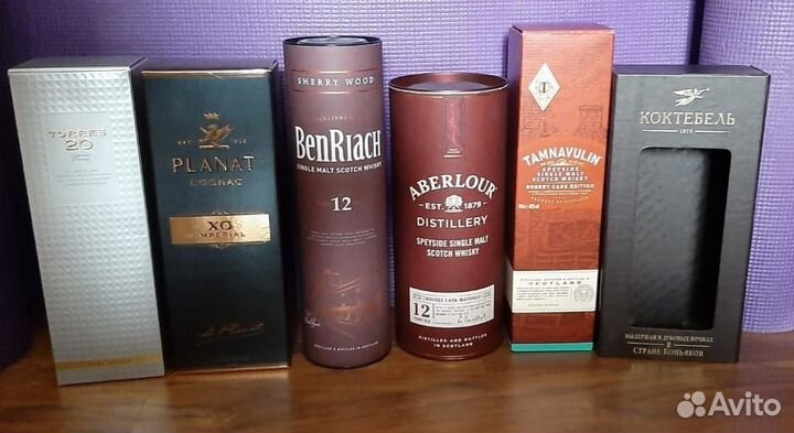 Пустые коробки и тубусы