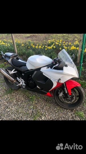 Hyosung GT250R