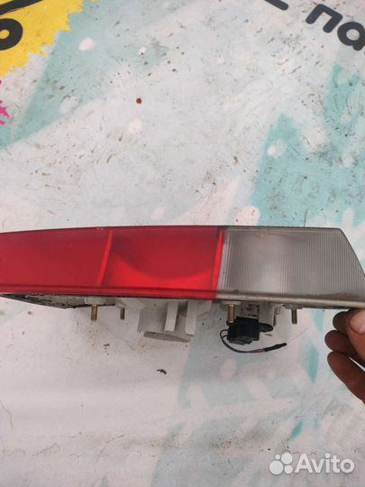 Фонарь крышки багажника правый