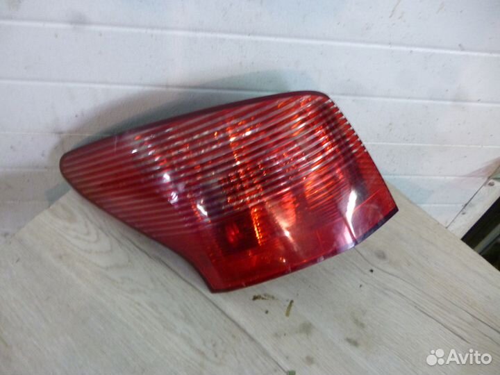 Фонарь задний левый Peugeot 407 универсал пежо 40