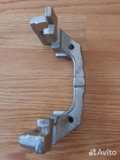 Скоба заднего суппорта форд