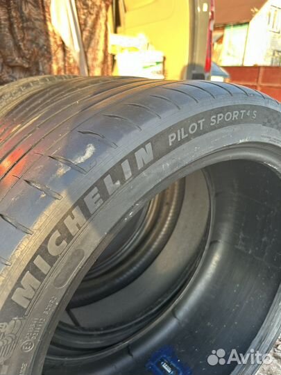 Michelin Pilot Sport 4 S 275/40 R22