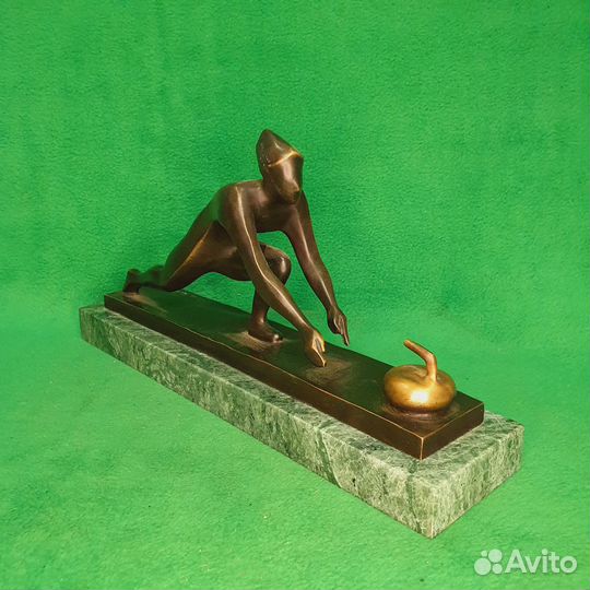 Бронзовая статуэтка Кёрлингист. Модерн. Спорт