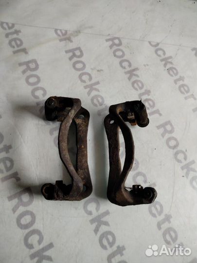 Скоба суппорта передняя Mitsubishi Mirage 4G