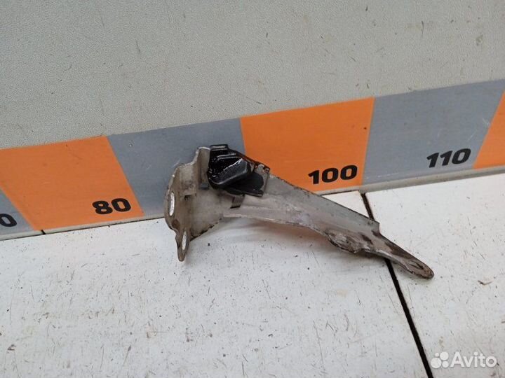 Петля капота левая Mazda Tribute EPE 3.0 2001