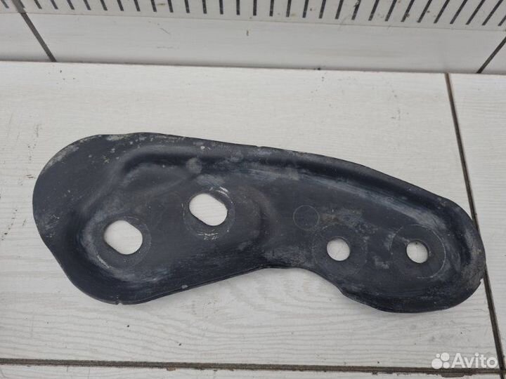 Кронштейн подрамника передний правый Jeep Cherokee