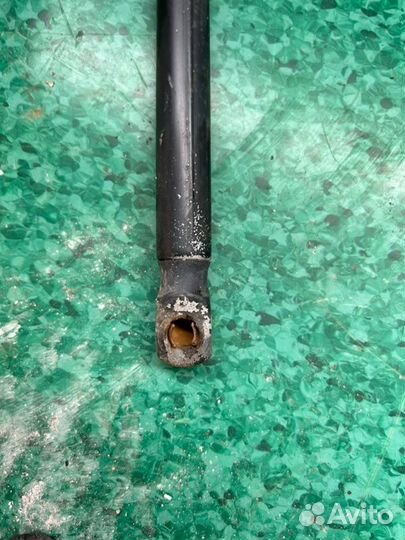 Амортизатор капота Mazda 3 BK 1.6 Z6 2005