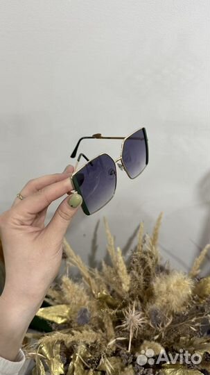 Очки черные с зелёной оправой