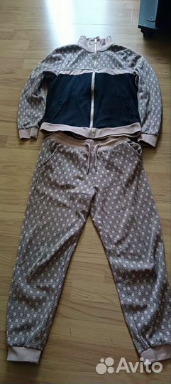 Спортивный костюм женский