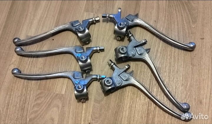 Рычаги сцепления и тормоза в сборе с кронштейнами