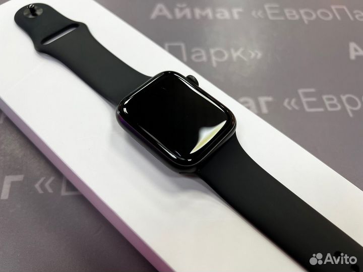 Apple Watch SE 44mm Space Gray