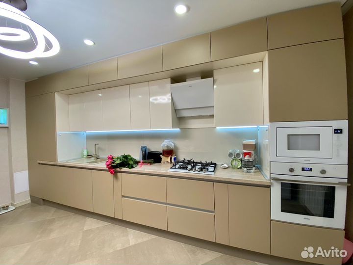 Кухня на заказ под потолок в Новосибирске