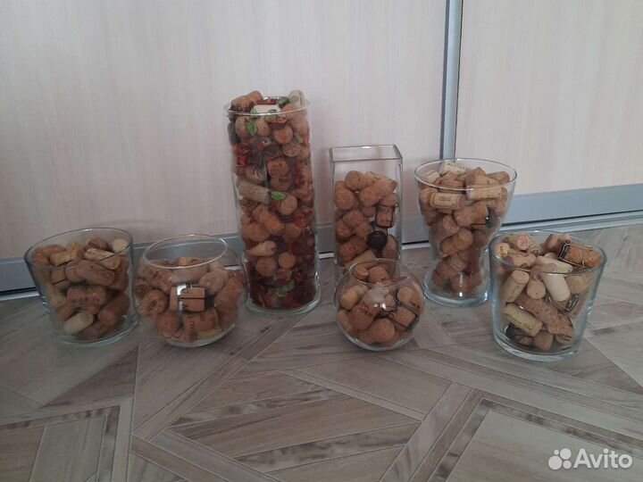 Ваза с пробками