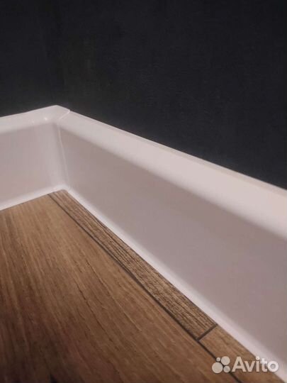 Плинтус Идеал лира 80