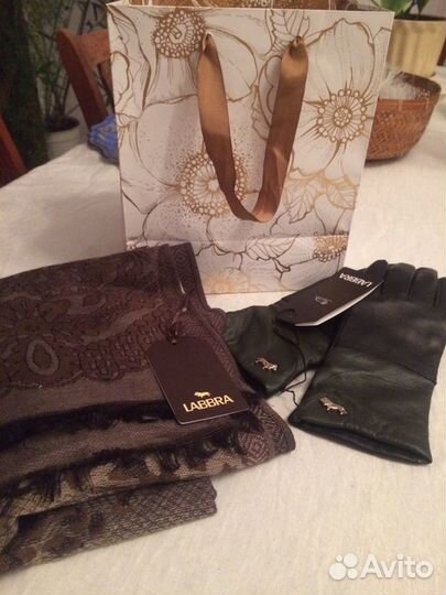 Новые перчатки кожа и палантин
