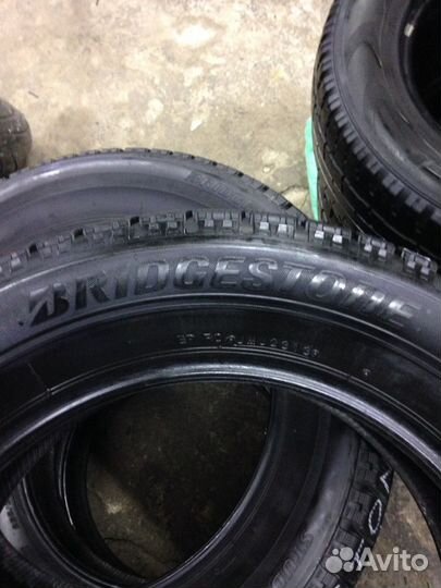 Bridgestone Blizzak VRX 225/60 R17