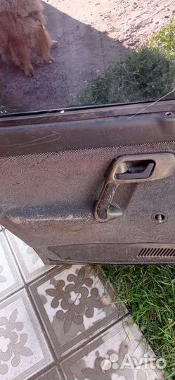 Задняя левая дверь ваз2110