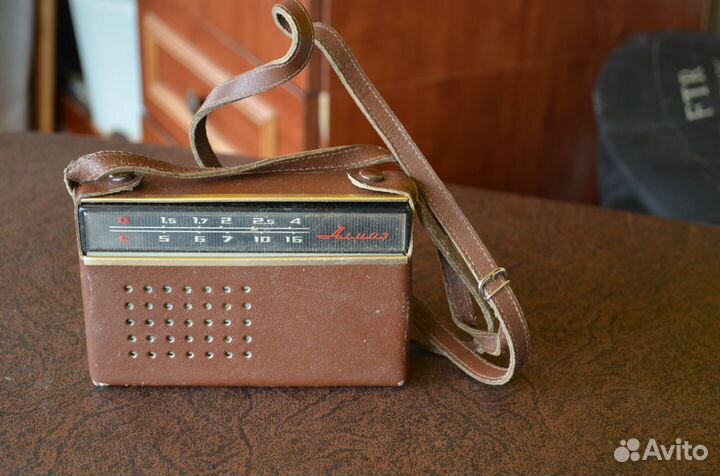 Радиоприемник времен СССР Алмаз