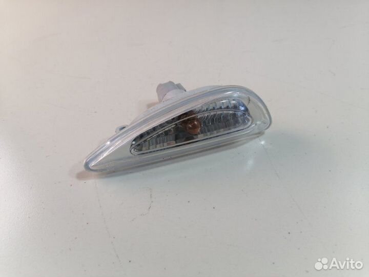 Повторитель в крыло правый Hyundai Solaris HCR