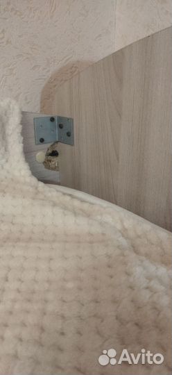 Кровать-чердак со столом и встроенным ящиком