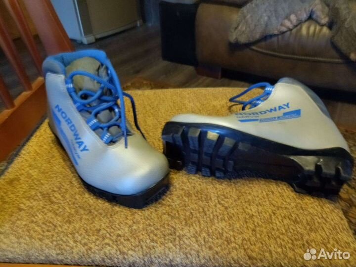 Лыжные ботинки