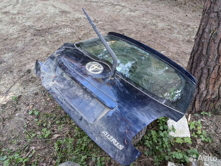 Крышка багажника Тойота аурис 2008