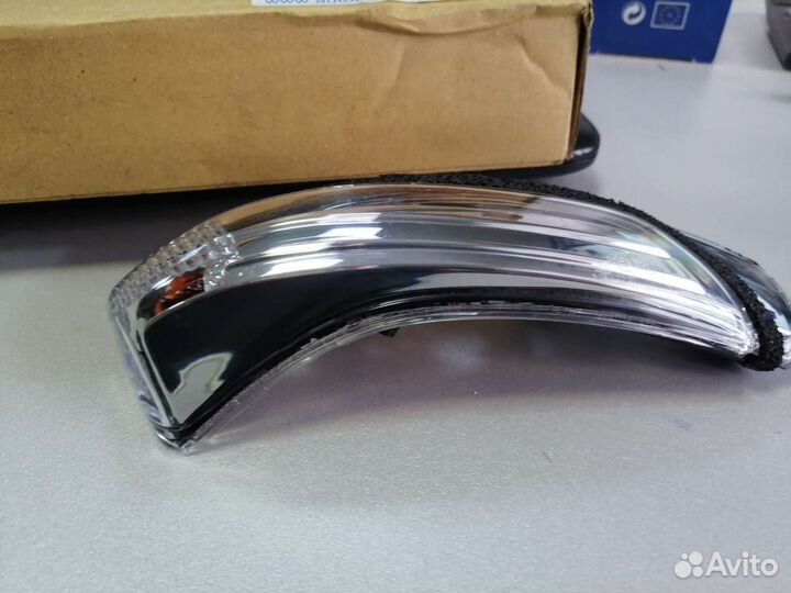 Повторитель в зеркало прав Toyota Prius Camry V40