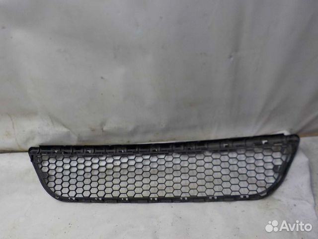 Решетка бампера renault logan передняя