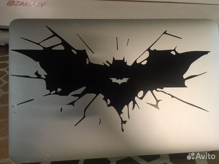 Наклейка Бэтмен на macbook