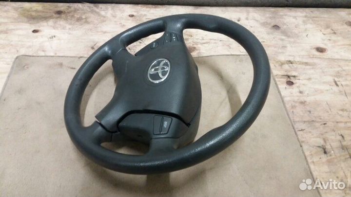 Рулевое колесо руль кнопки Toyota Avensis 2 AZT250