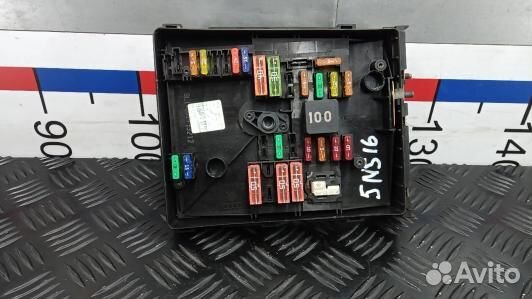 Блок предохранителей skoda superb 2 (5NS16M101)