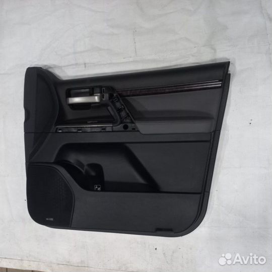 Обшивка двери передняя правая Toyota Land Cruiser