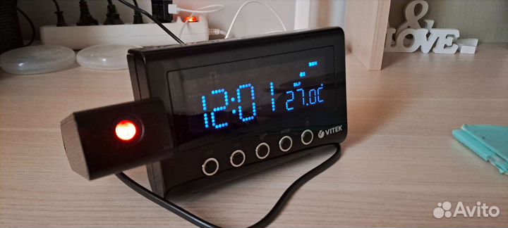 Радио-часы с проектором Vitek