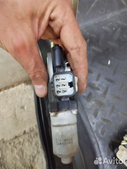 Стеклоподъёмник задний левый Mitsubishi lancer 10