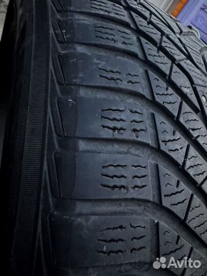 Yokohama BluEarth Winter V905 275/40 R20 и 315/35 R20 110V