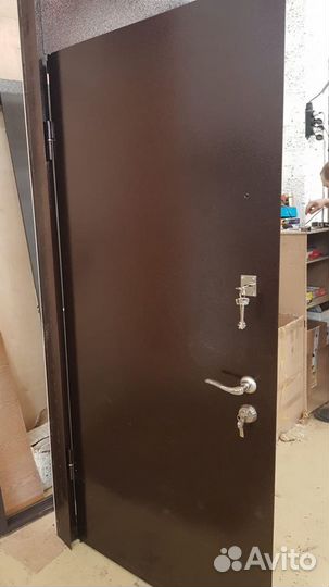 Металлическая дверь с отделкой под любой проём