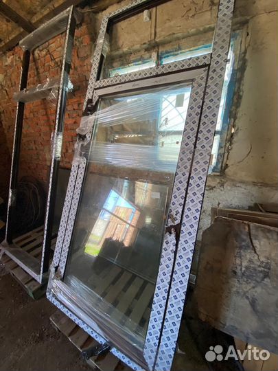 Витраж алюминиевый со стеклопакетом