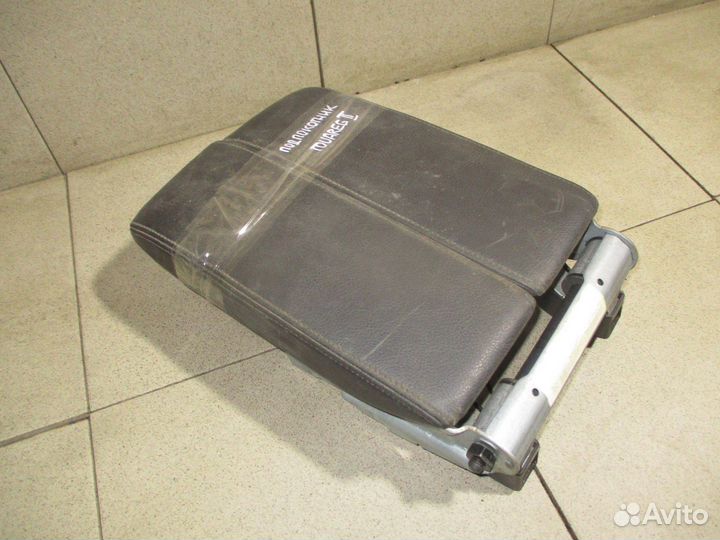 Подлокотник VW Touareg 2 (7P)
