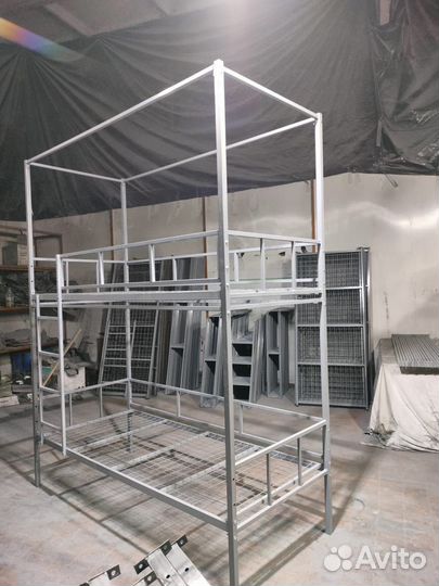 Прочная стальная кровать