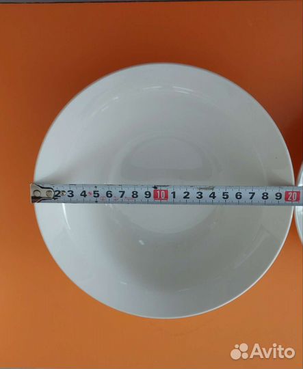 Тарелки белые