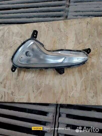 Передний левая противотуманка от hyundai 2016