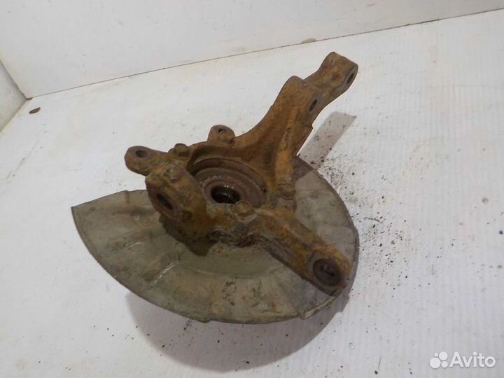 Кулак передний правый Suzuki Grand Vitara