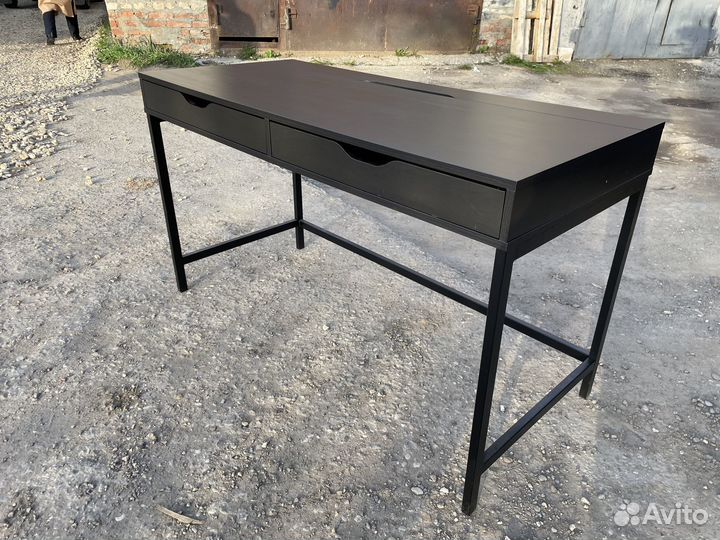 Компьютерный стол IKEA