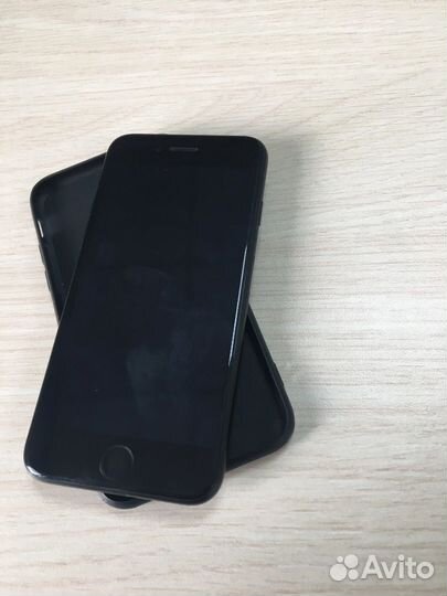 Телефон iPhone 7